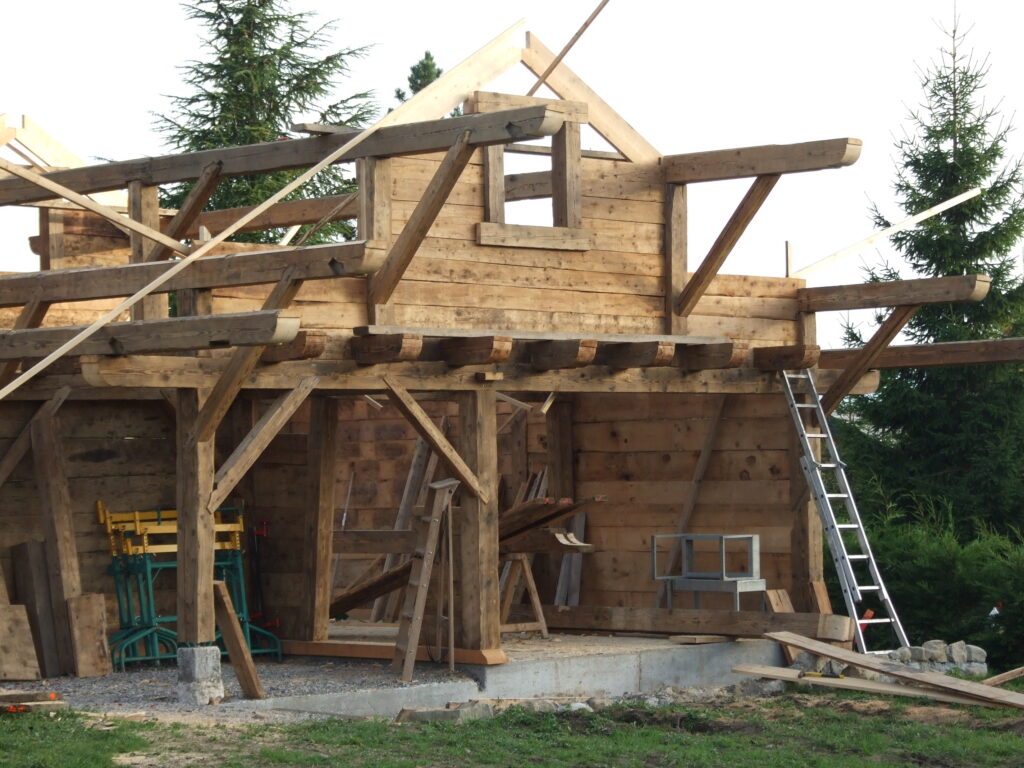 Garage en vieux bois